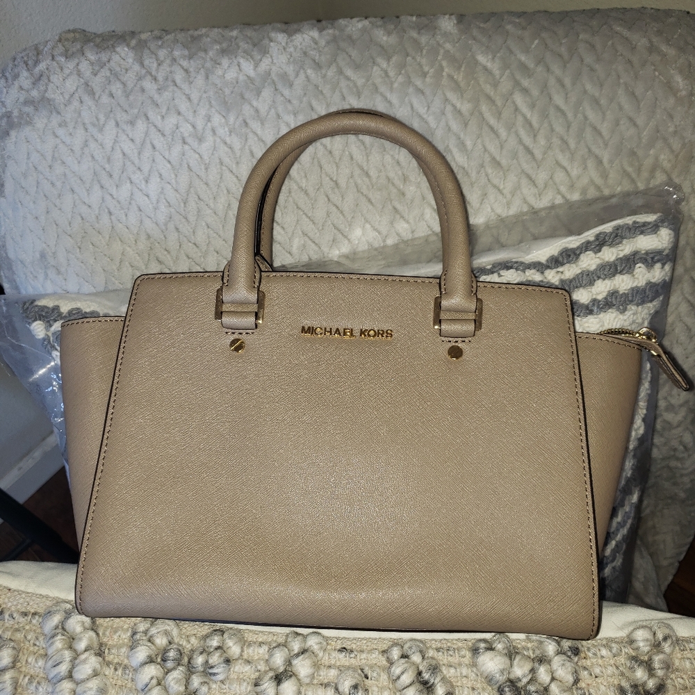 MICHAEL KORS SELMA MEDIUM SEFFIANO LEATHER SATCHEL